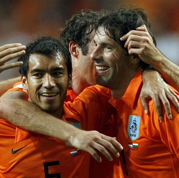 Van Basten Hails 'Important' Win Van Basten Hails 'Important' Win