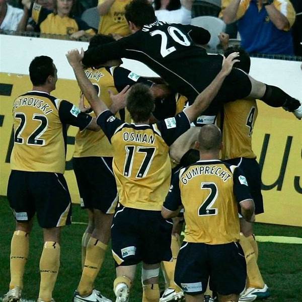 McKinna Hails Hero Hutch McKinna Hails Hero Hutch