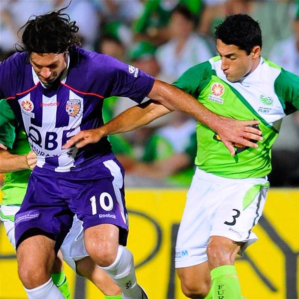 Fergie Hails Worker Willo Fergie Hails Worker Willo