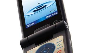 Motorola loses while Sony Ericsson gains