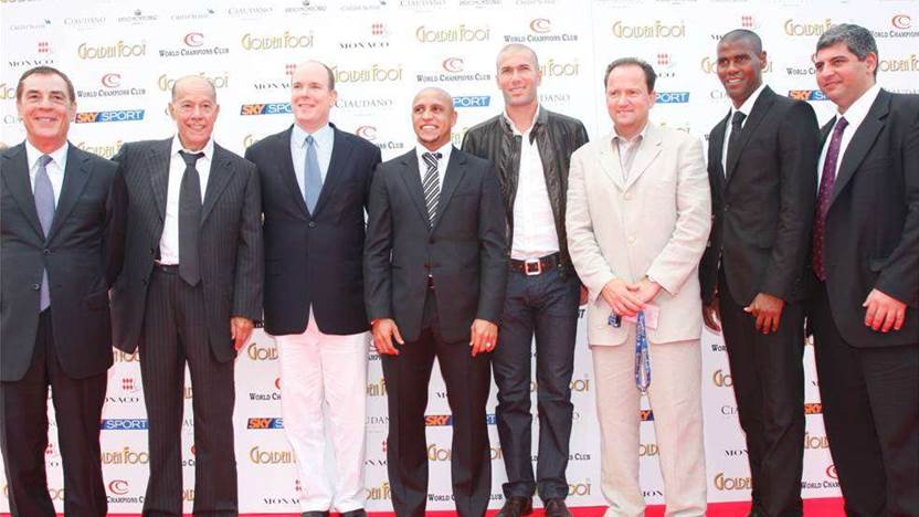 Roberto Carlos scoops Golden Foot 2008 Award