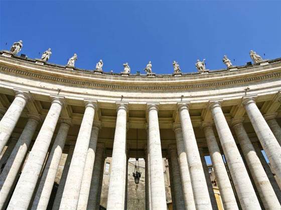 Pope urges Catholics to give internet a soul