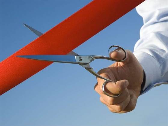 Microsoft begins distributing Hyper-V