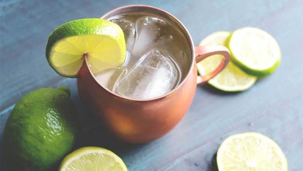 7 Low-Sugar Cocktails That Don't Use Any Artificial Sweeteners