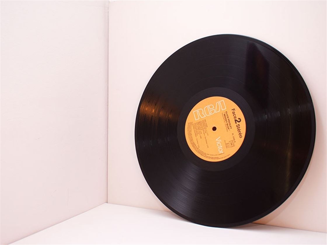 word from the wise: how to score the best vinyl records • school