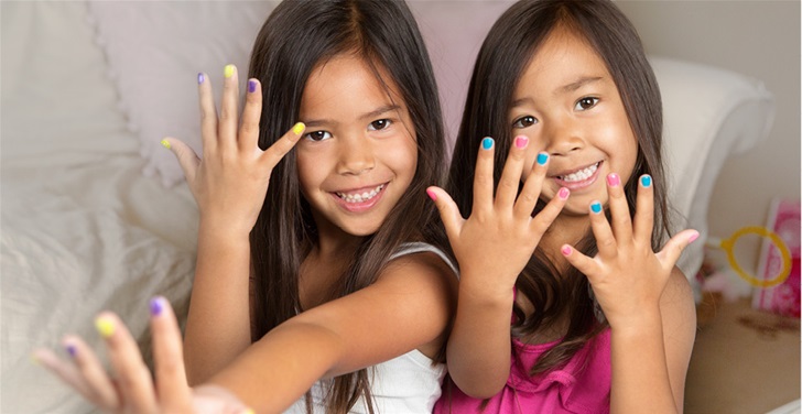 How to paint nails left-handed! How to paint nails left-handed!