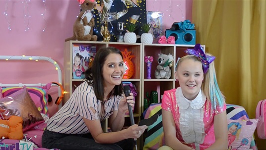 JoJo Siwa hanging with Team TG!