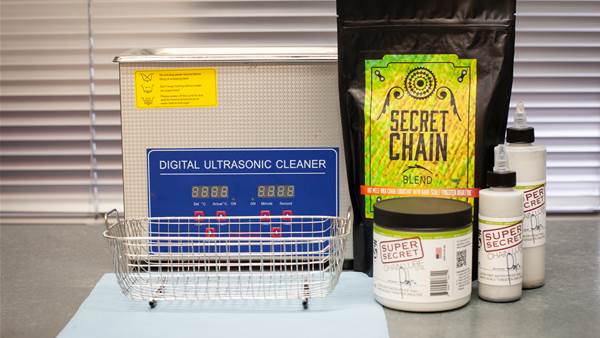 WORKSHOP: Waxing your chain with Silca Super Secret Chain Lube
