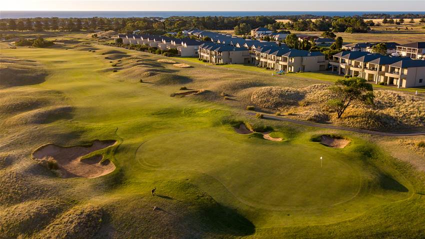 Review: Links Lady Bay Review: Links Lady Bay