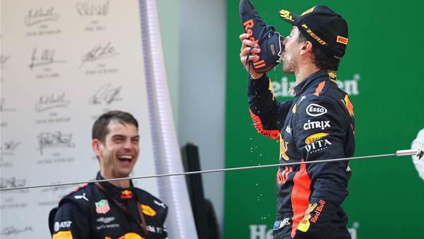 Rampant Ricciardo and Red Bull run riot in Chinese GP