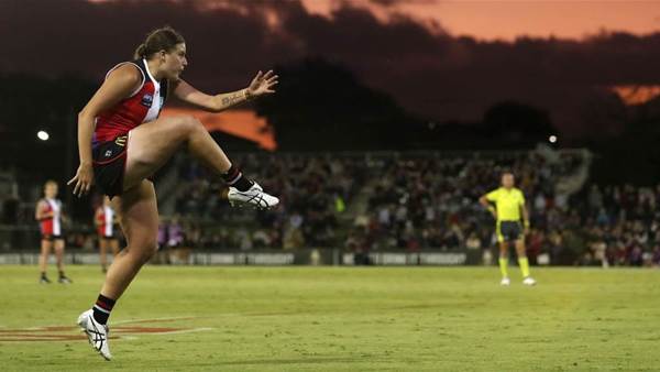 10 Best (and Worst) AFLW photos of 2020