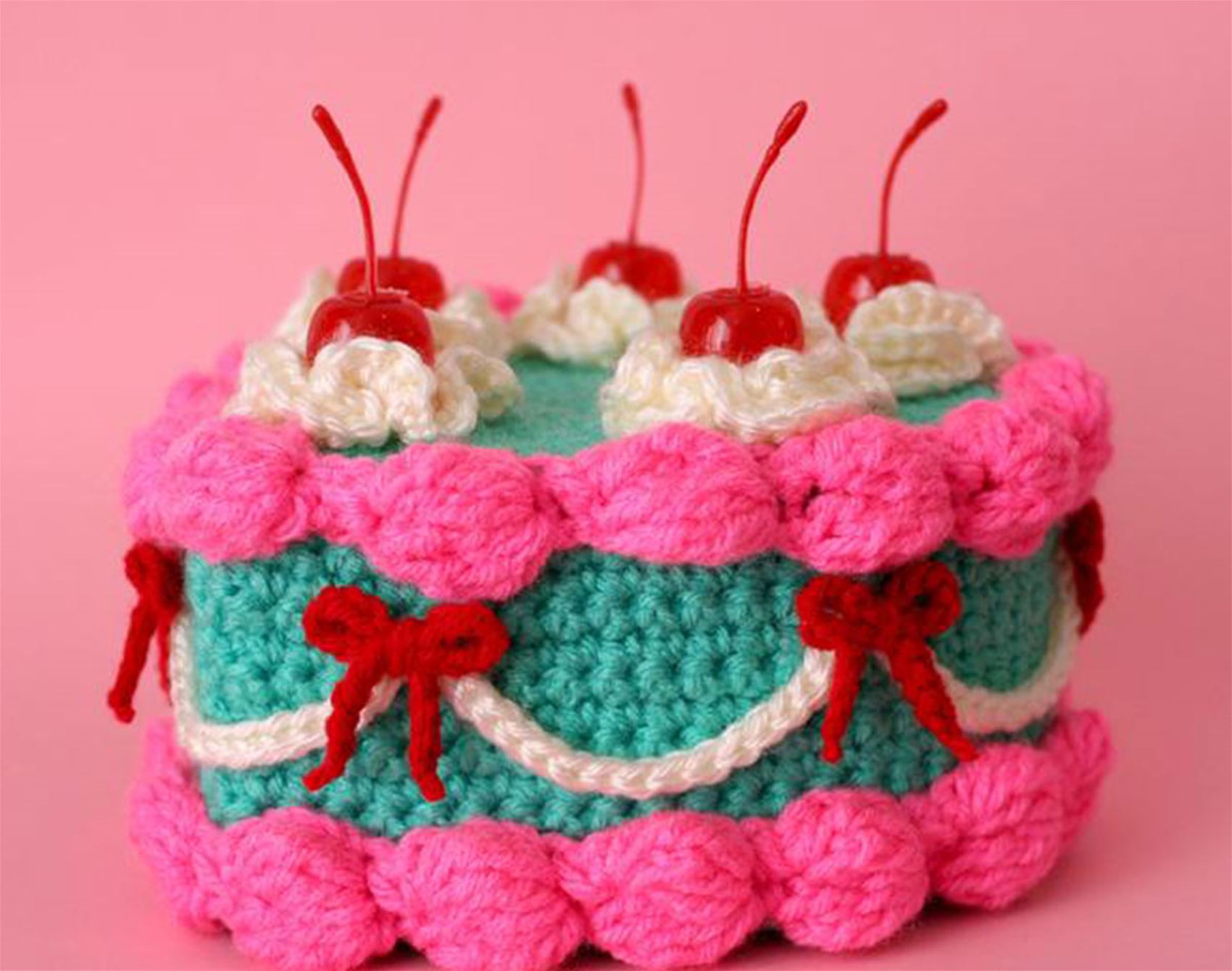 learn how to make a crocheted cake