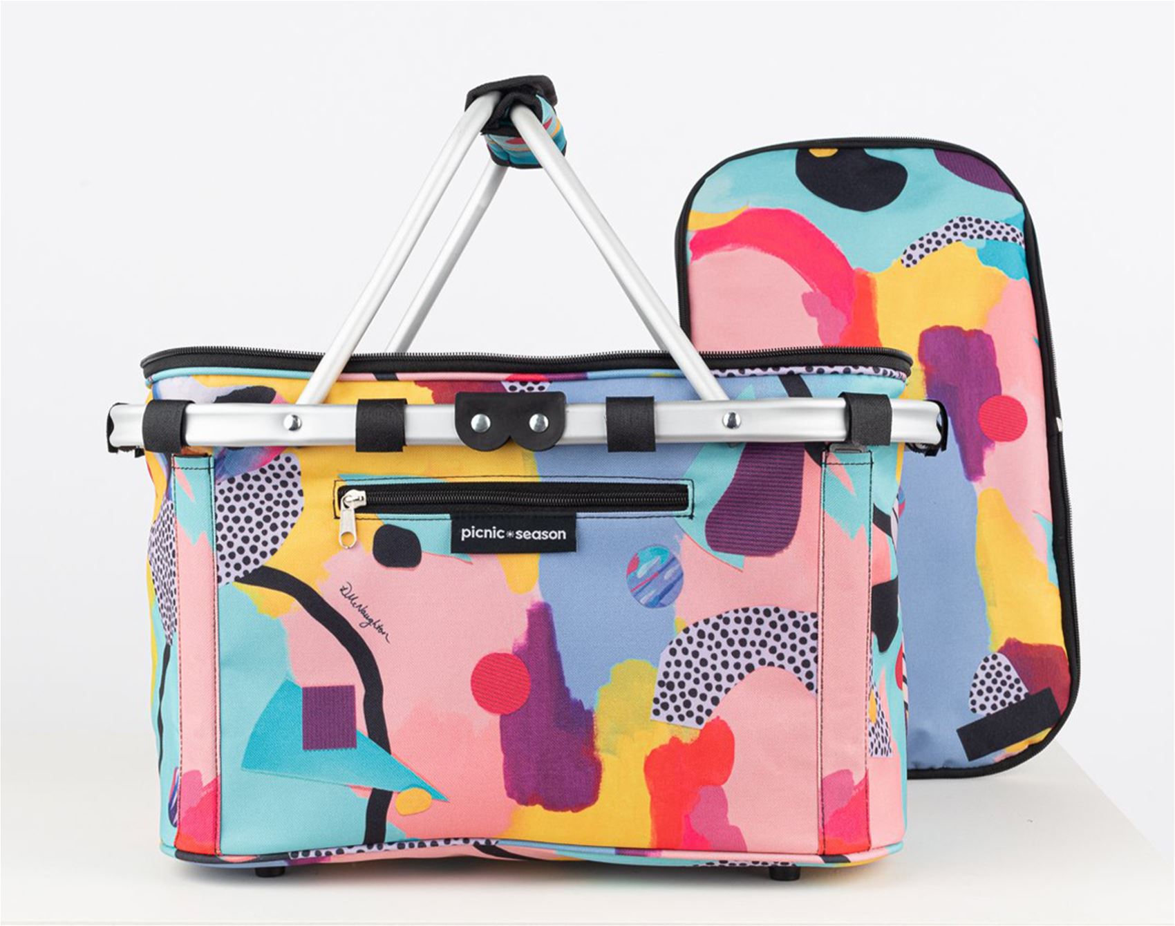 a picnic basket that keeps your snacks cool