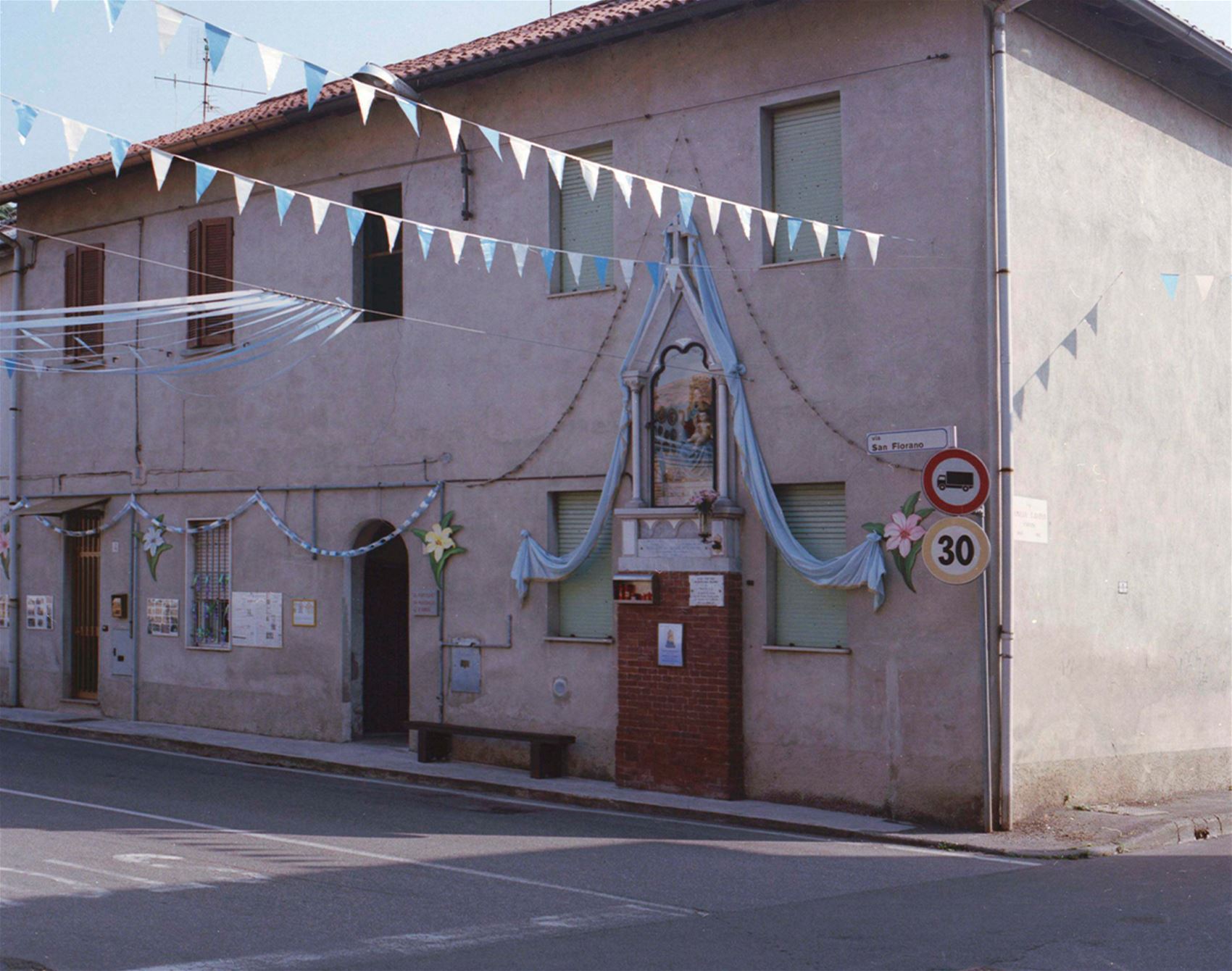carmen colombo snaps the quiet moments in everyday life