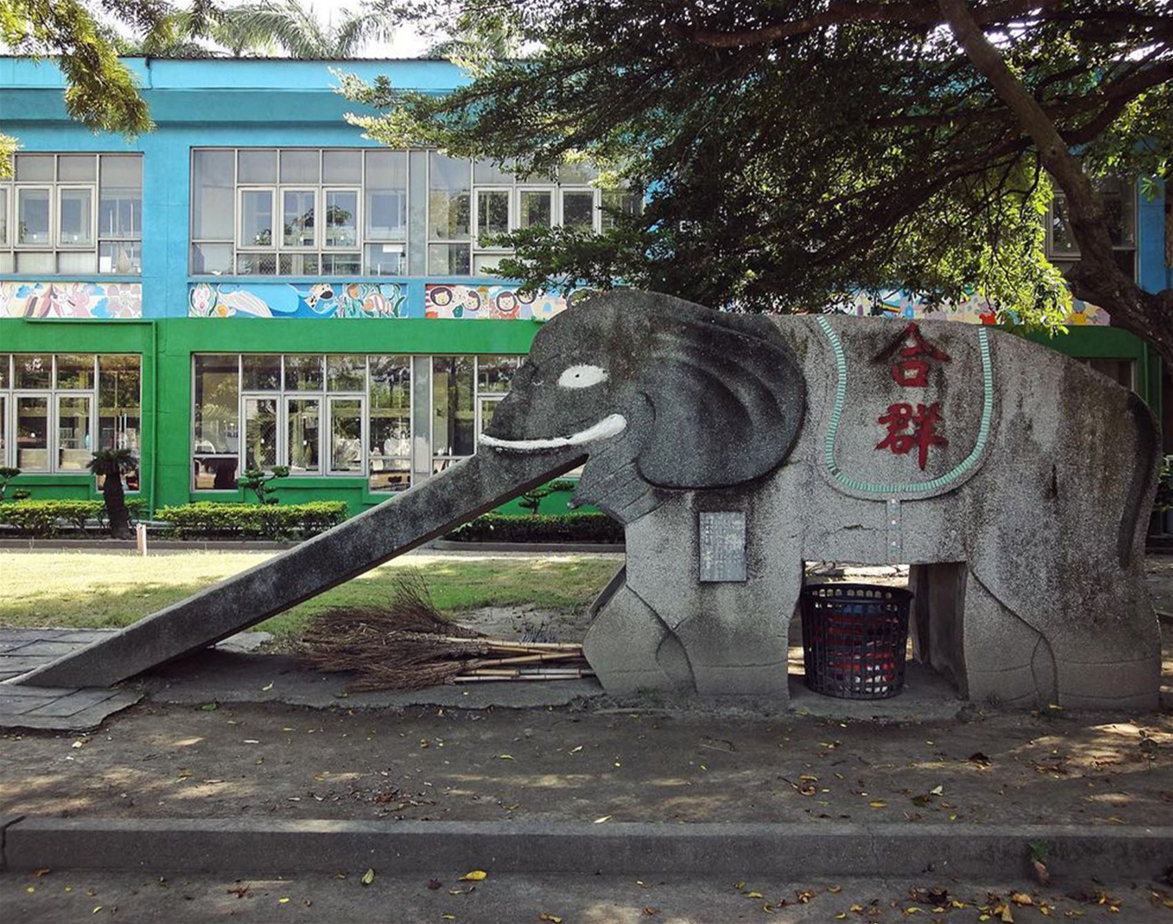 taiwan’s curious elephant slides