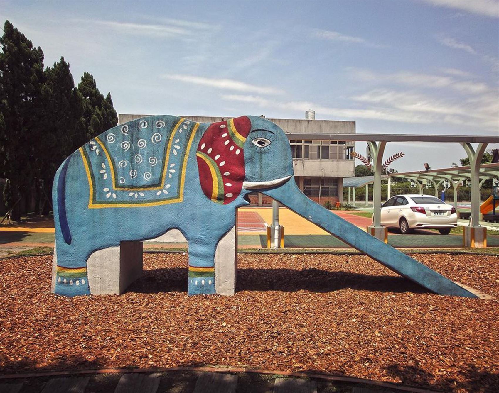 taiwan’s curious elephant slides