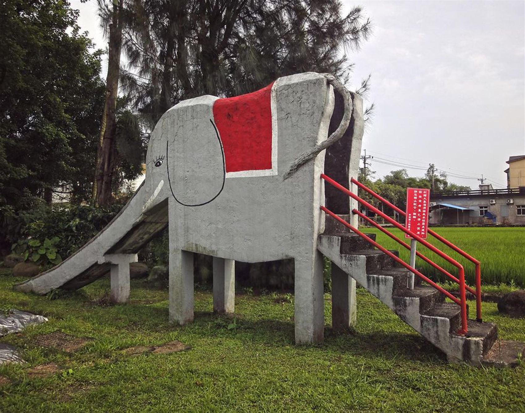 taiwan’s curious elephant slides