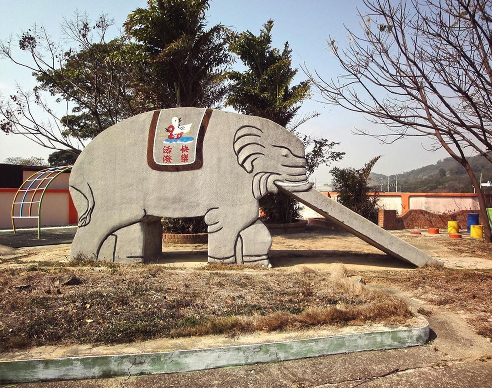 taiwan’s curious elephant slides