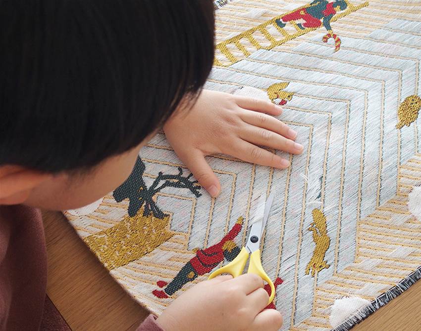 yuri himuro&#8217;s interactive textiles