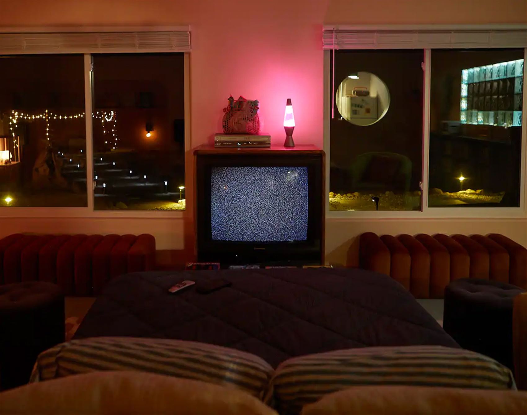 take a trip to the ’90s via this holiday house