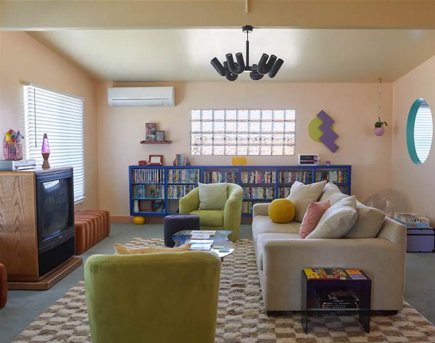 take a trip to the &#8217;90s via this holiday house