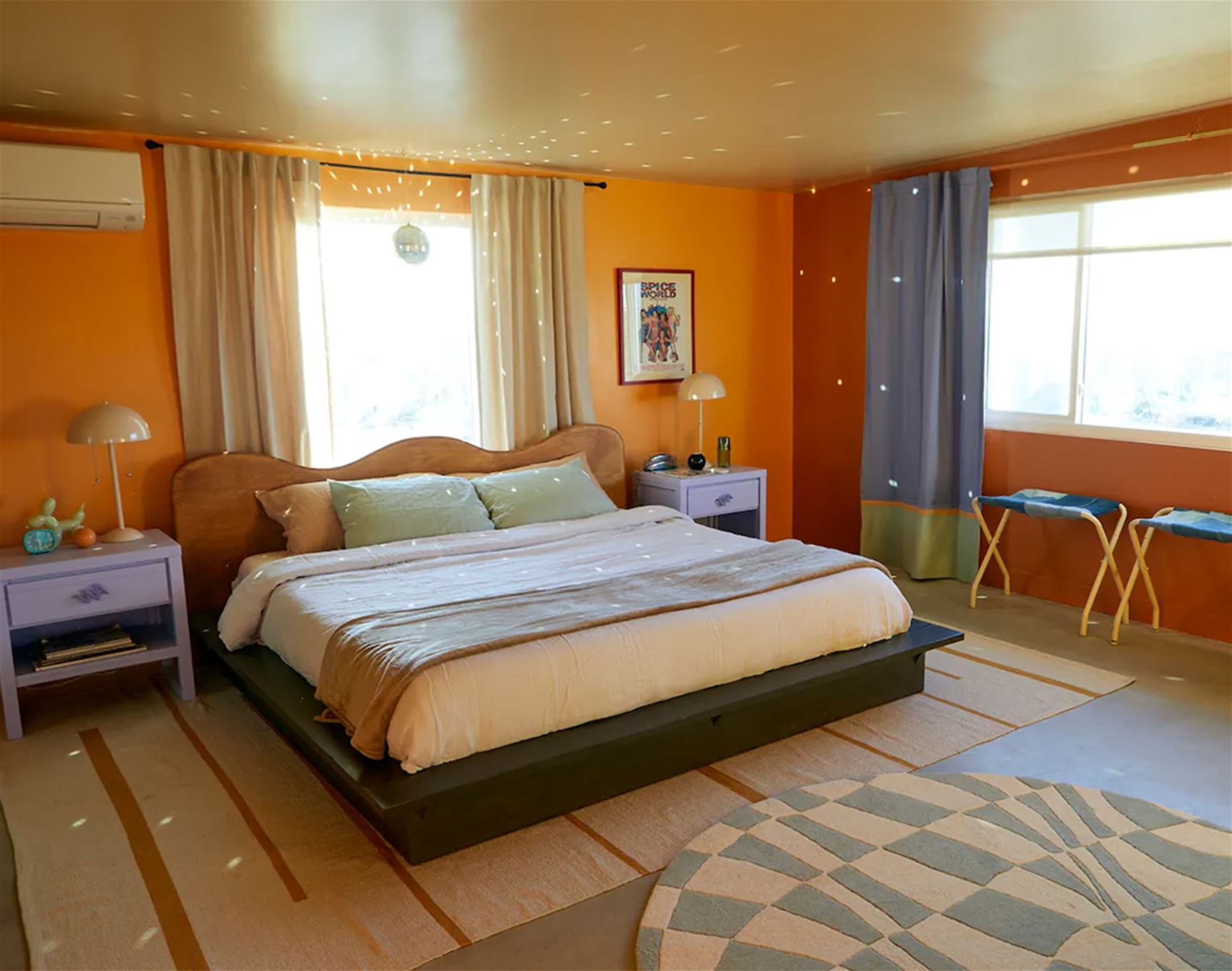 take a trip to the ’90s via this holiday house