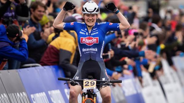 Puck Pieterse and Tom Pidcock win Nove Mesto XCO World Cup