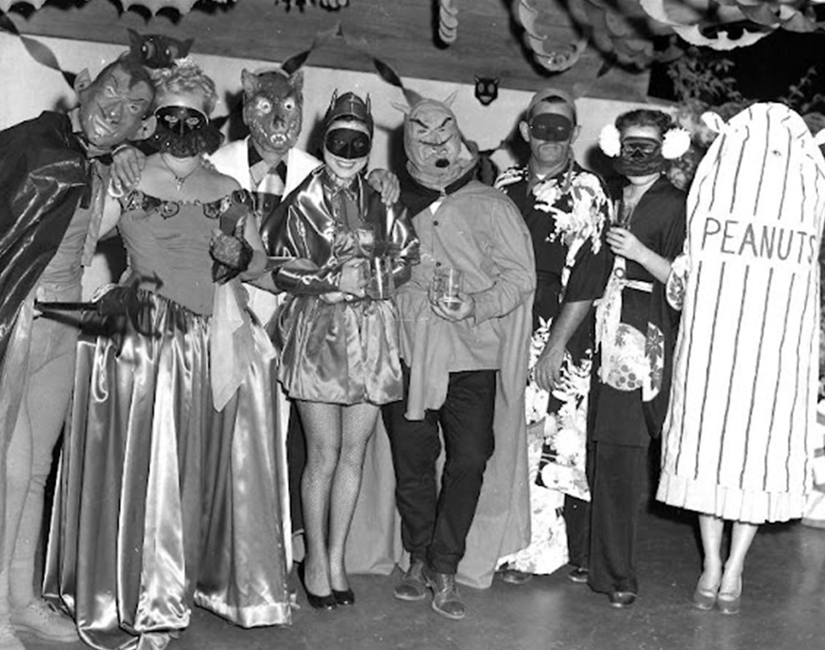 take a gander at these vintage halloween snaps