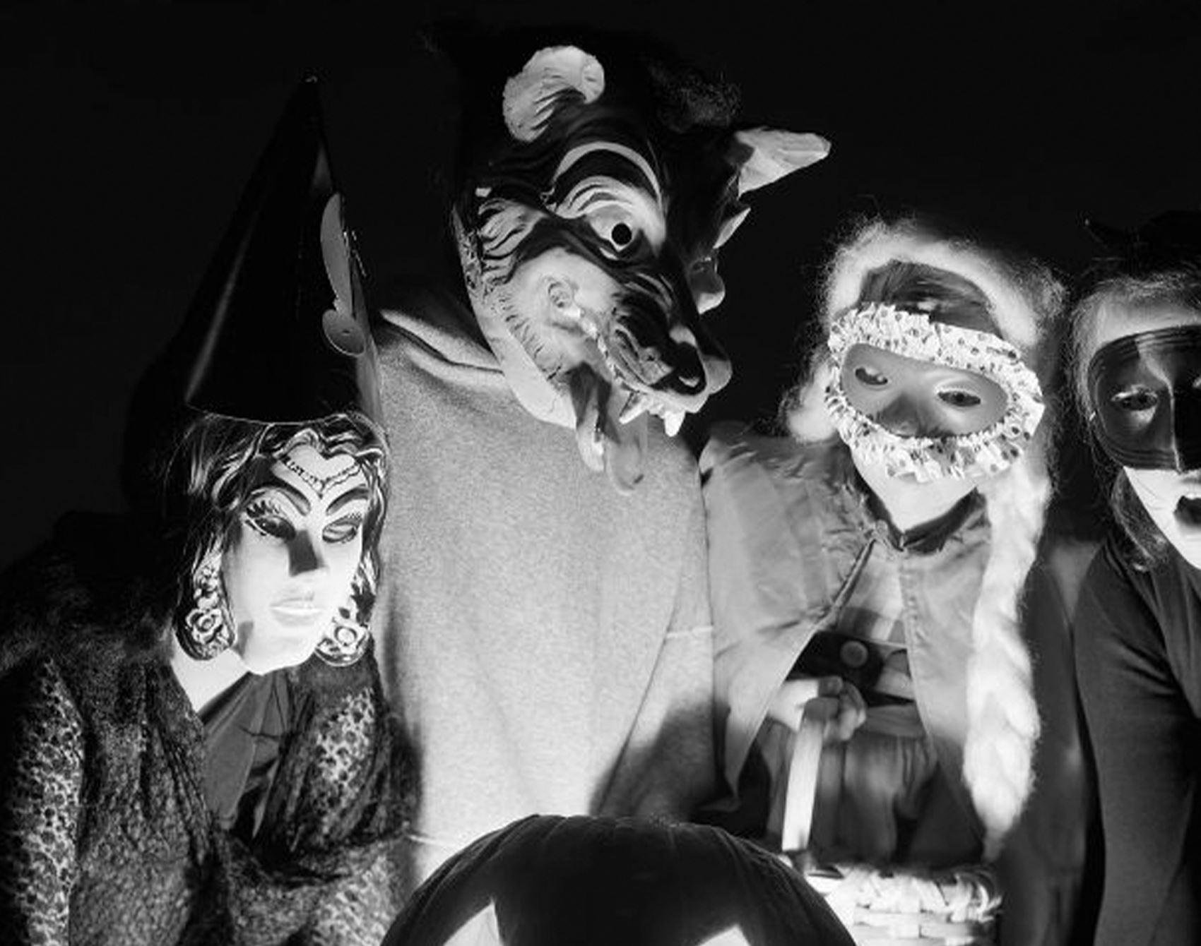 take a gander at these vintage halloween snaps