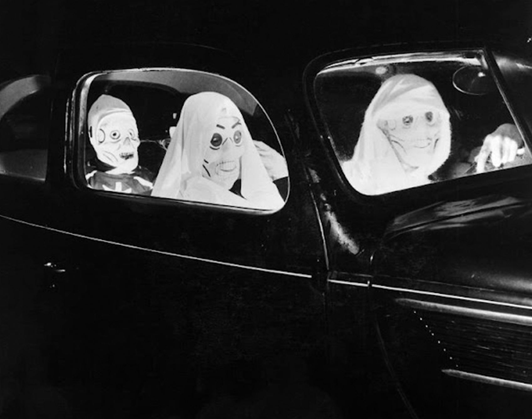 take a gander at these vintage halloween snaps