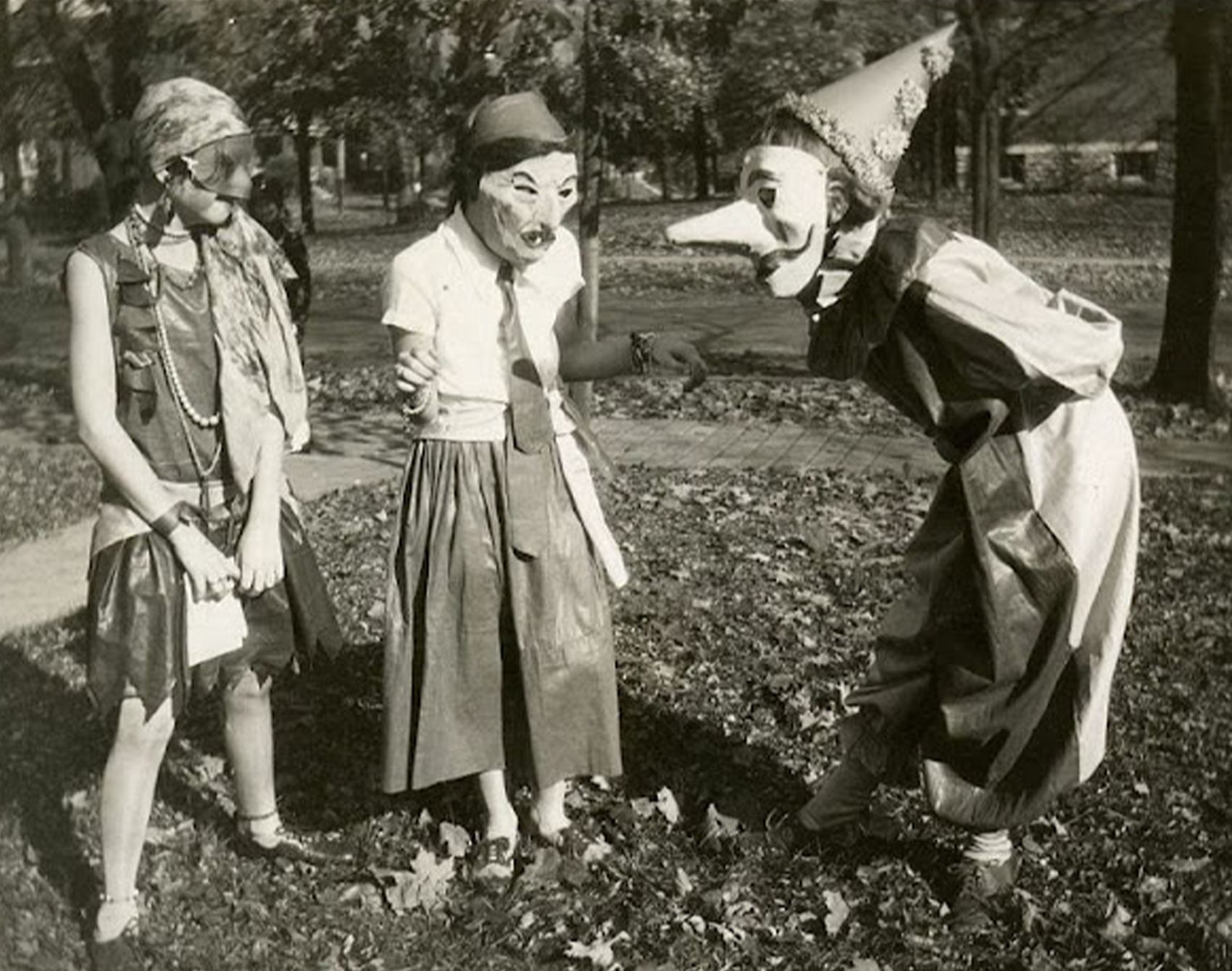 take a gander at these vintage halloween snaps