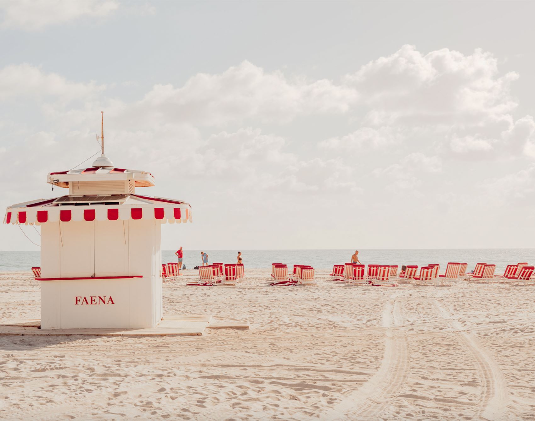 take a gander at these sun-drenched snaps of miami beach