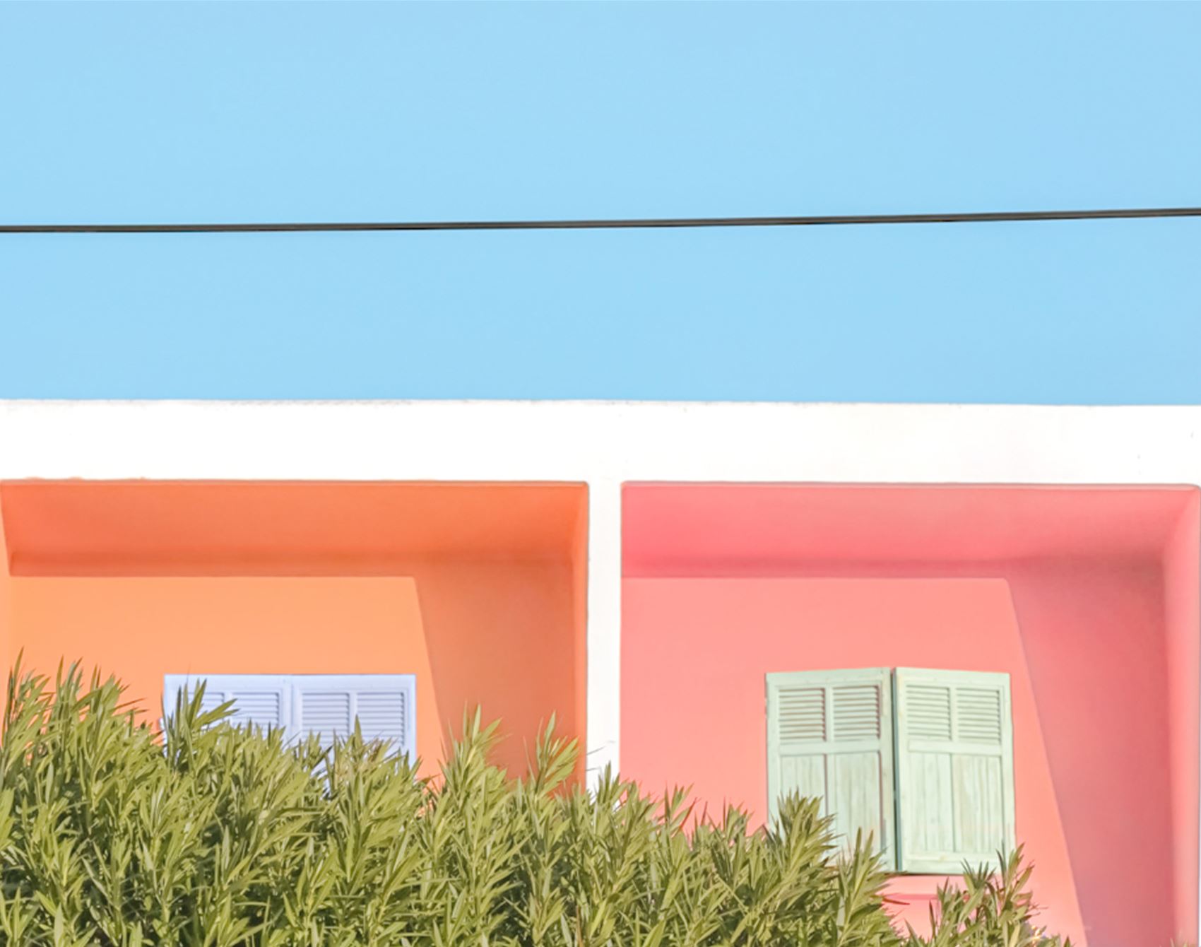 gaze at laura sanchez's minimalist snaps