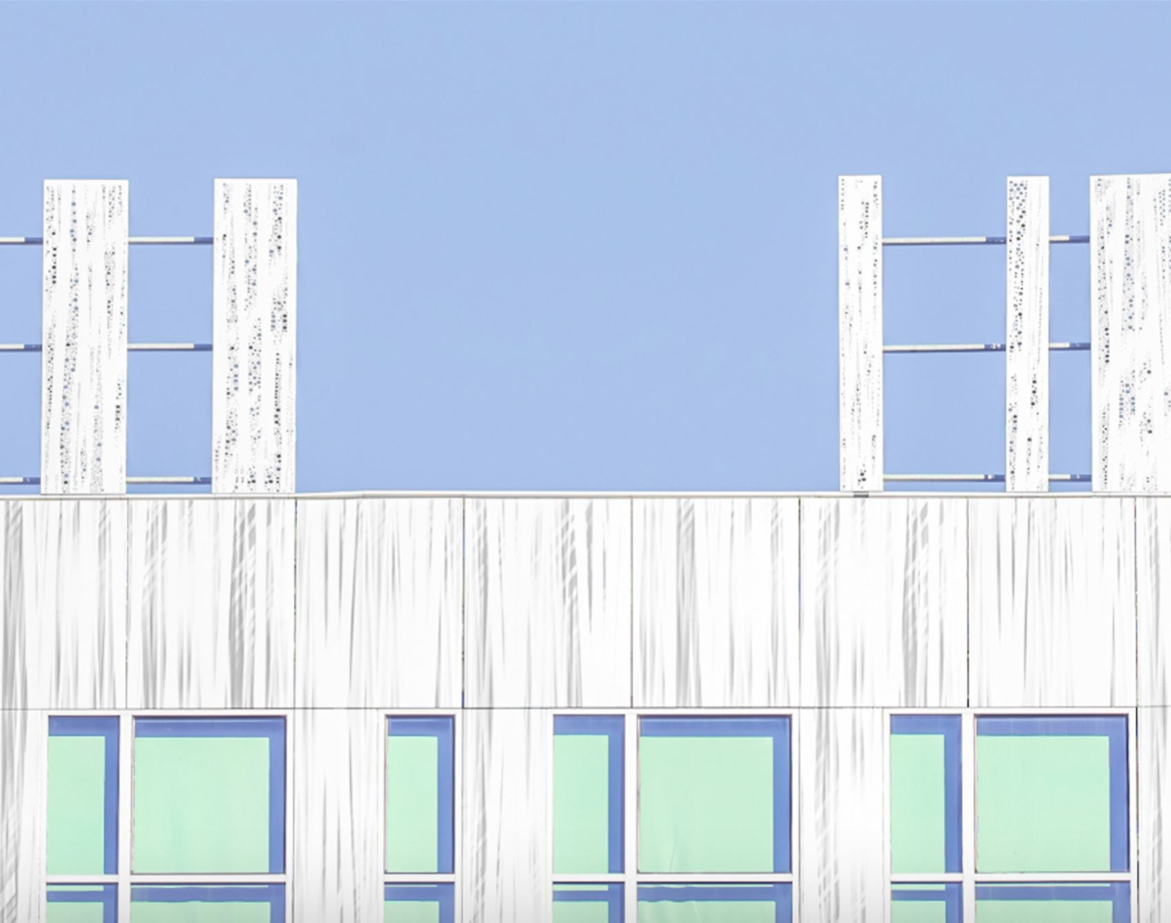 gaze at laura sanchez's minimalist snaps