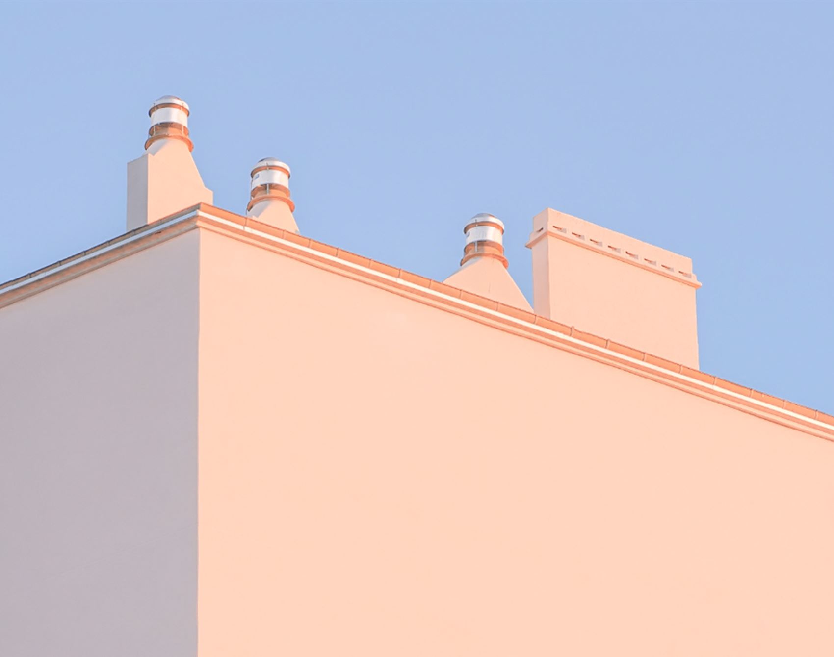 gaze at laura sanchez's minimalist snaps