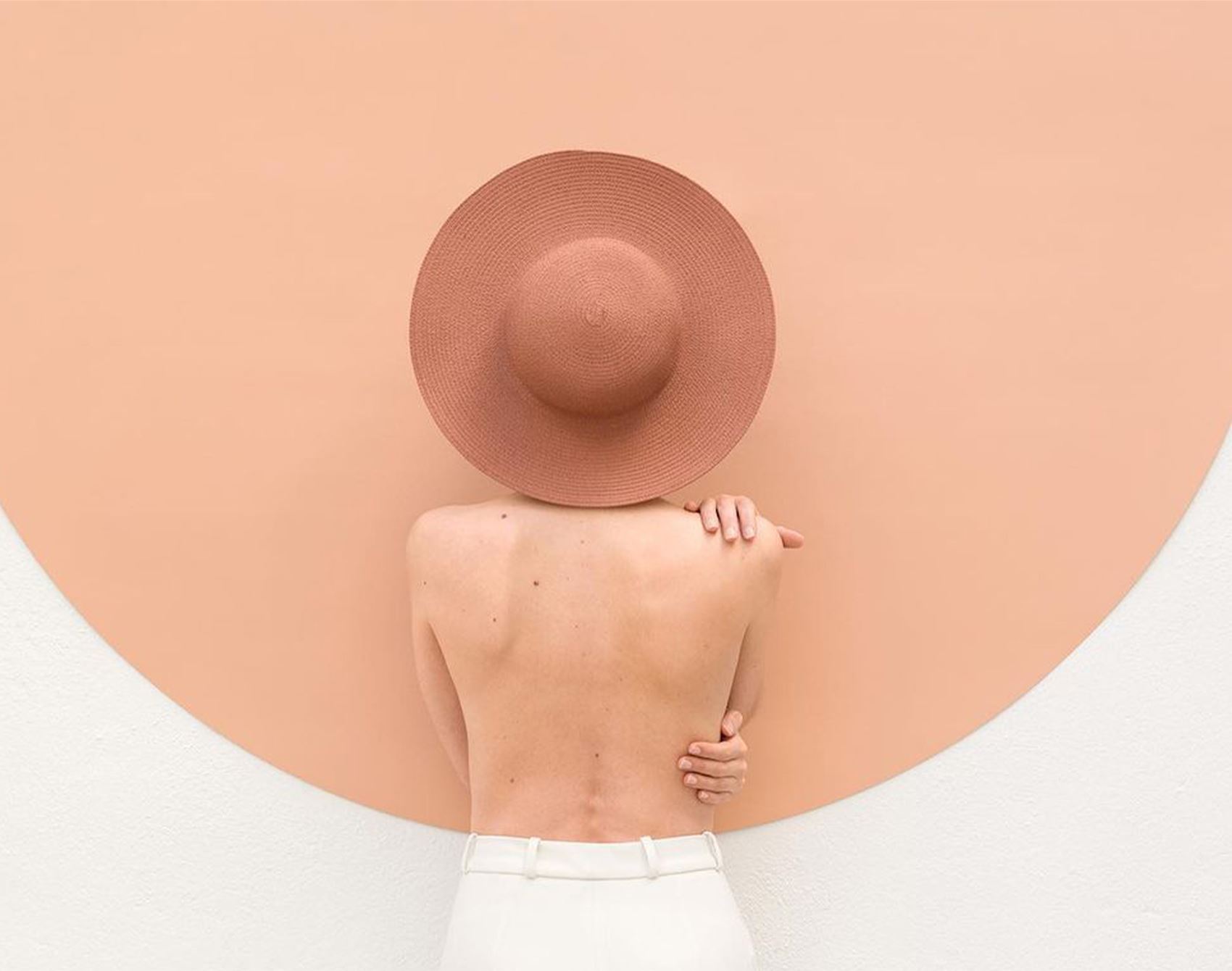 spy anna devís and daniel rueda's quirky snaps