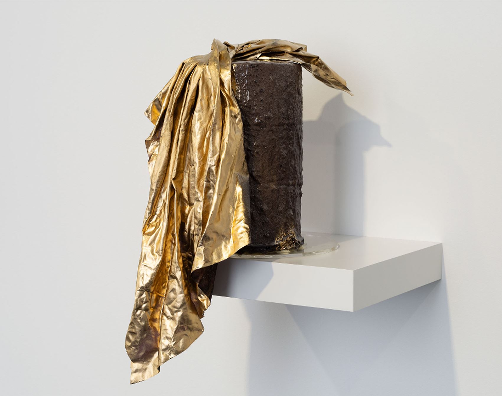 feast your eyes on raymond tan's curious cake ceramics