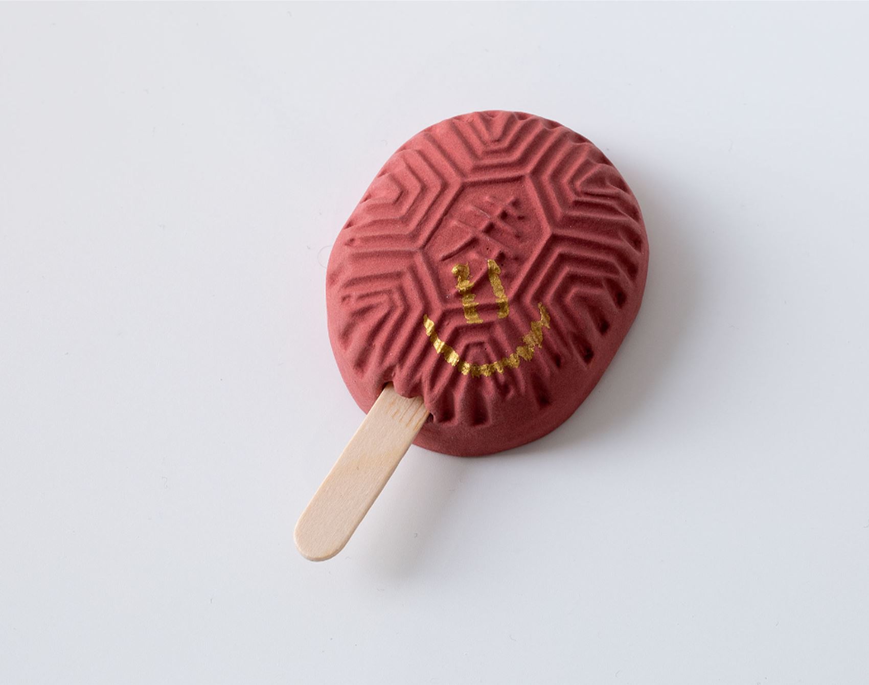 feast your eyes on raymond tan's curious cake ceramics