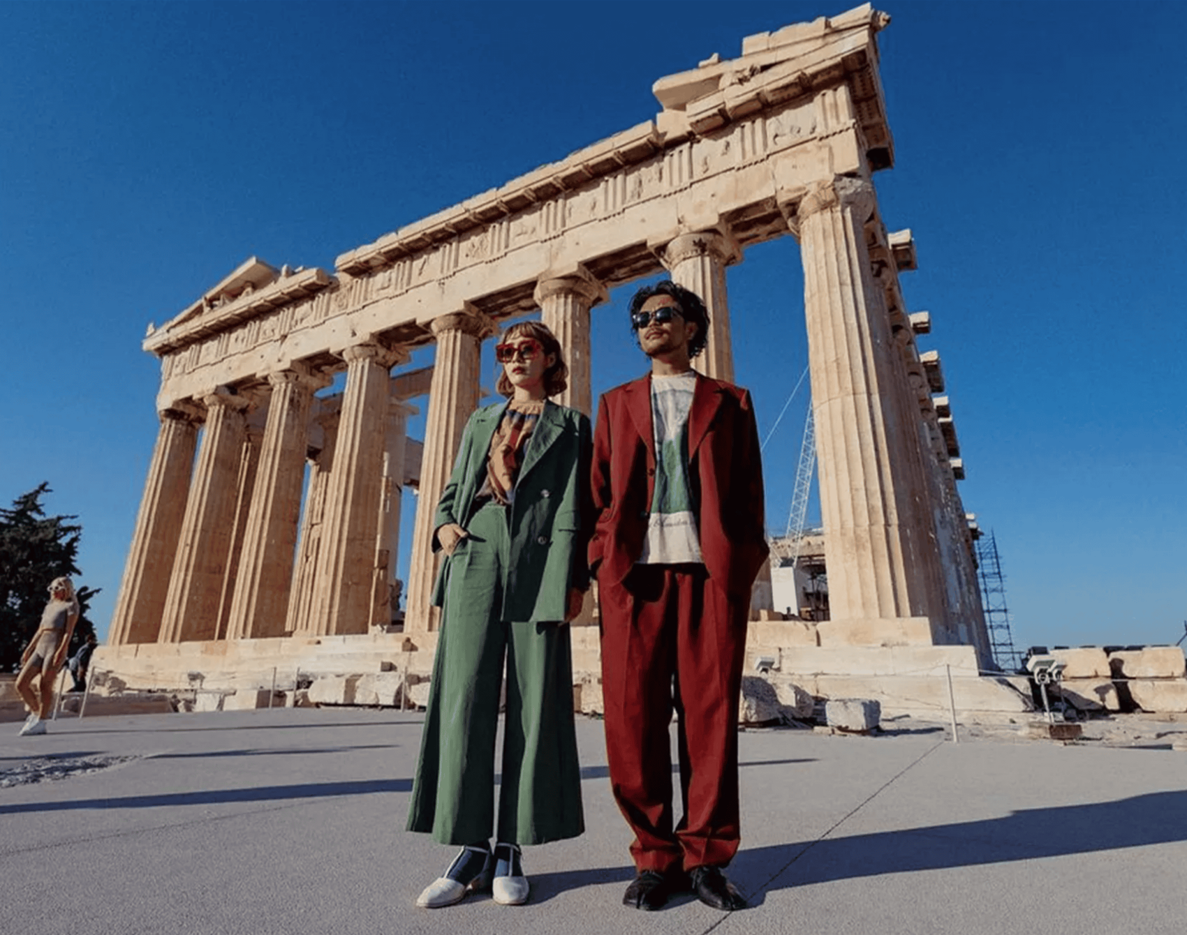 this might be the most stylish travelling couple you’ve ever seen