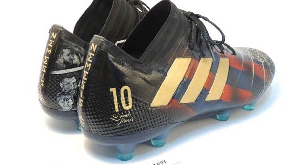 Leo Messi receives hand-painted boots