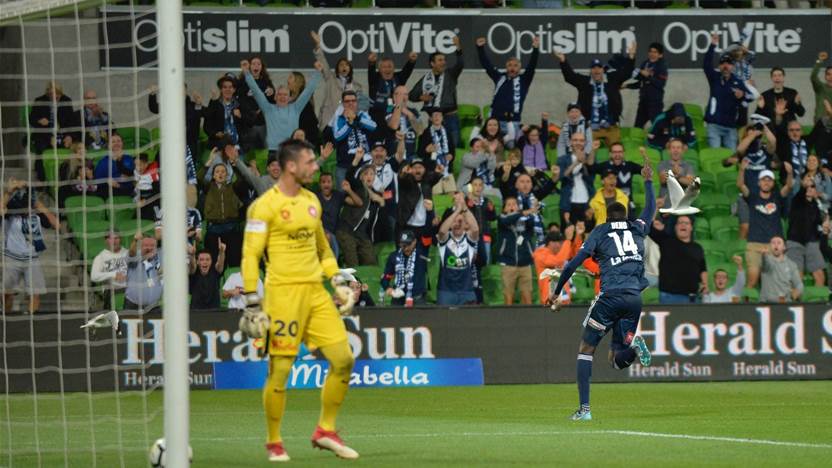 Deng that's good! Melbourne Victory defender's stunning goal