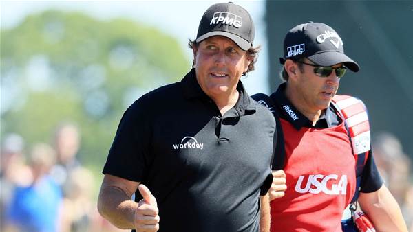 Mickelson sorry for Open moment of madness