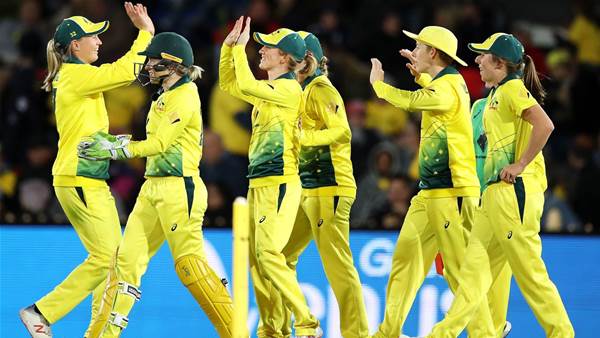 Australia recover from shaky start to cruise to victory