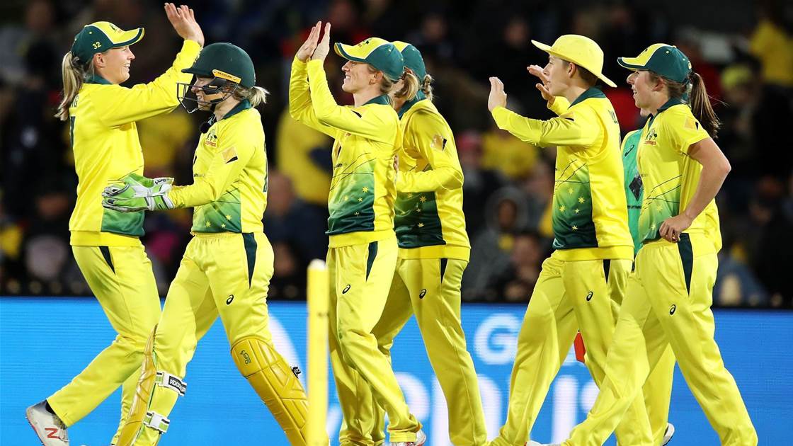 Australia recover from shaky start to cruise to victory