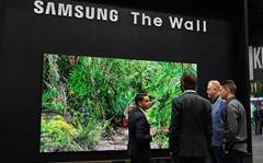 Samsung shows off mega displays