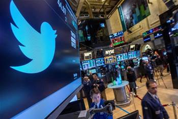 Twitter gains users, but ad trends alarm investors