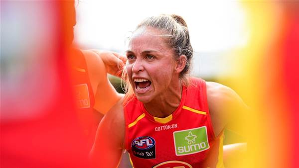 'Do I want to play my career here?': Kaslar takes us behind one of AFLW's most iconic photos
