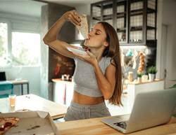 5 ways to tackle emotional eating during COVID