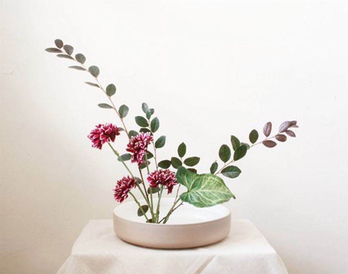 how to create an ikebana-inspired floral arrangement how to create an ikebana-inspired floral arrangement