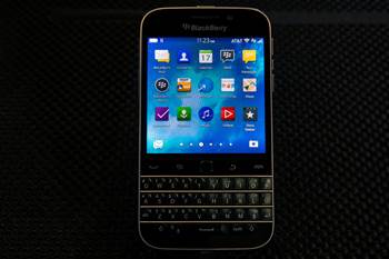 BlackBerry pulls life support for once-indispensable business smartphone